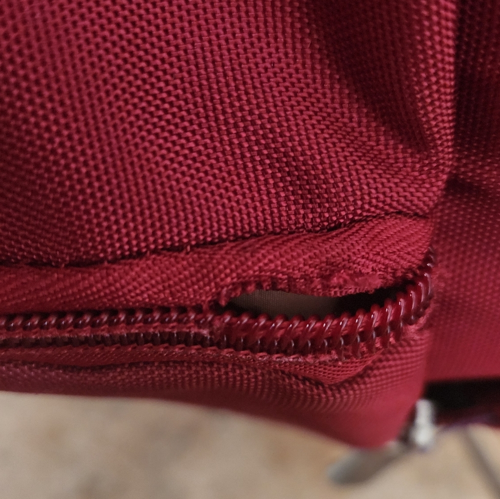 Travelon*Red* Classic Crossbody Bucket Anti-theft Travel Bag - Picture 7 of 10